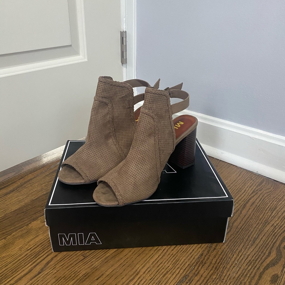 Francesca's Brown Heeled Sandals/Booties